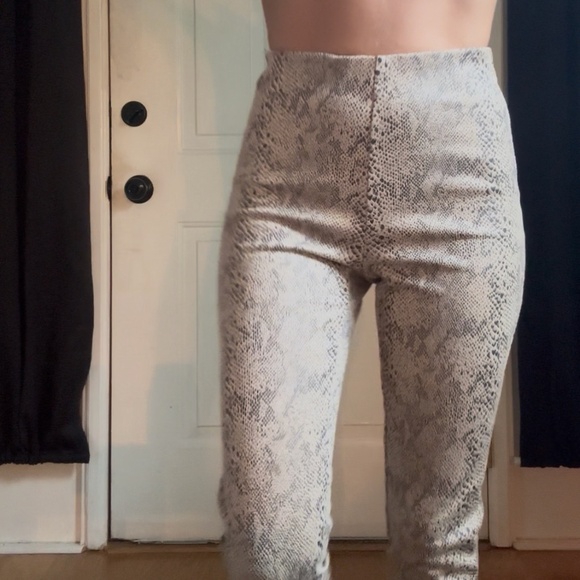 Snakeskin Pattern Faux Suede Legging Pant - Picture 8 of 10